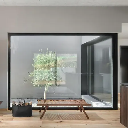 Feriehus Ulmus Karojba