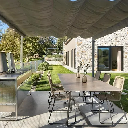 Ulmus Holiday home Karojba